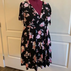 Fun and easy to wear floral dress with sleeve detail